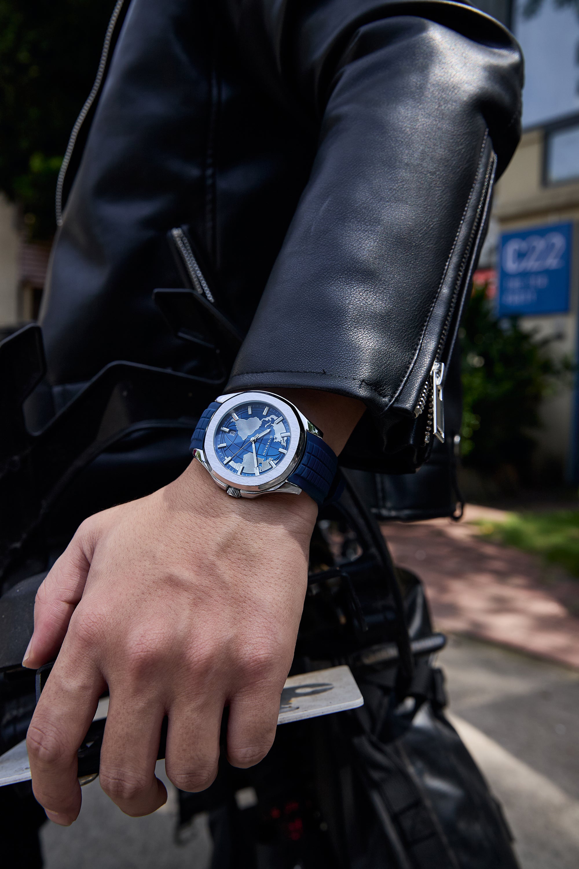 Giordano Stylish World Map design Watch for men with round dial and textured Silicone strap  | GZ-50147-03